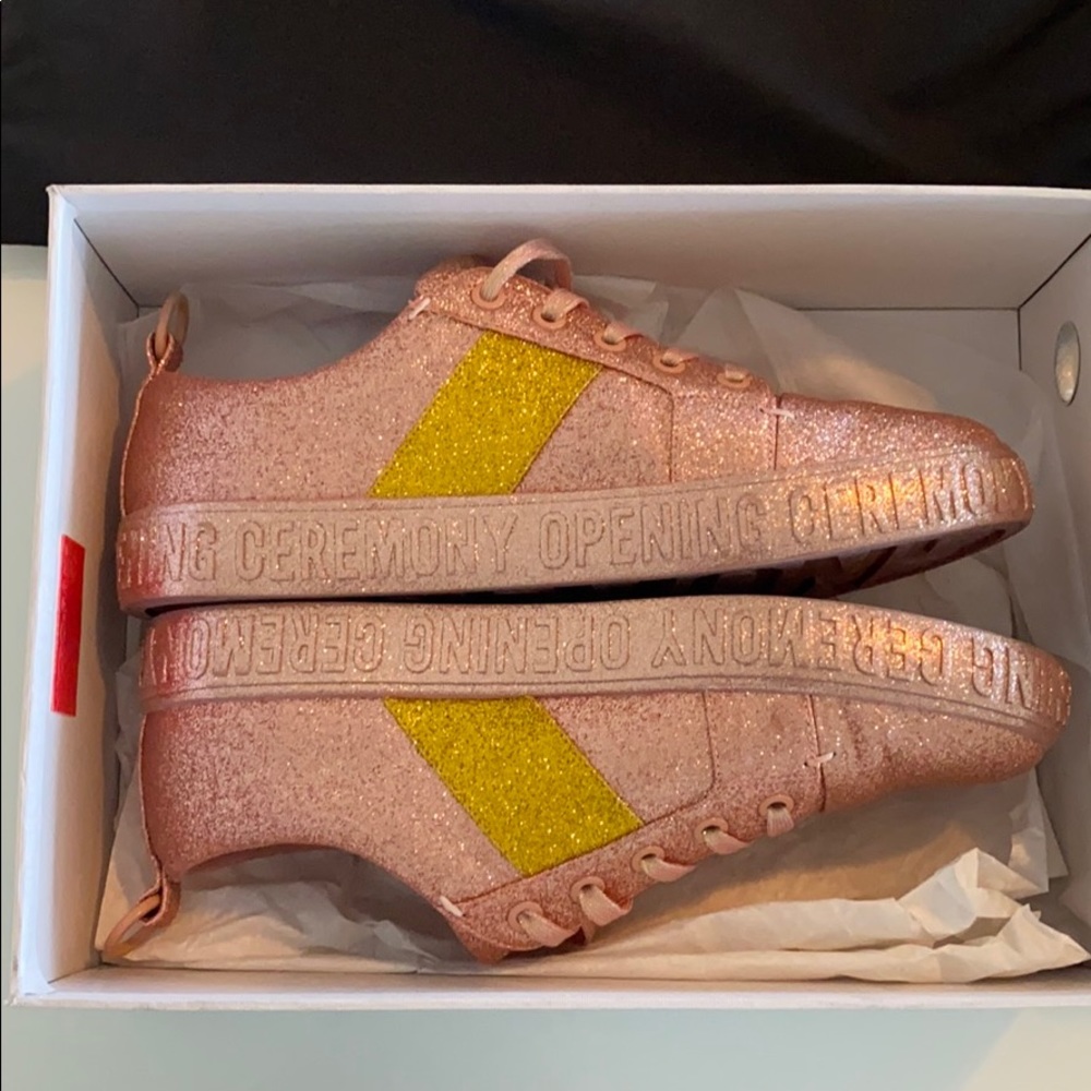 Barely worn sneakers